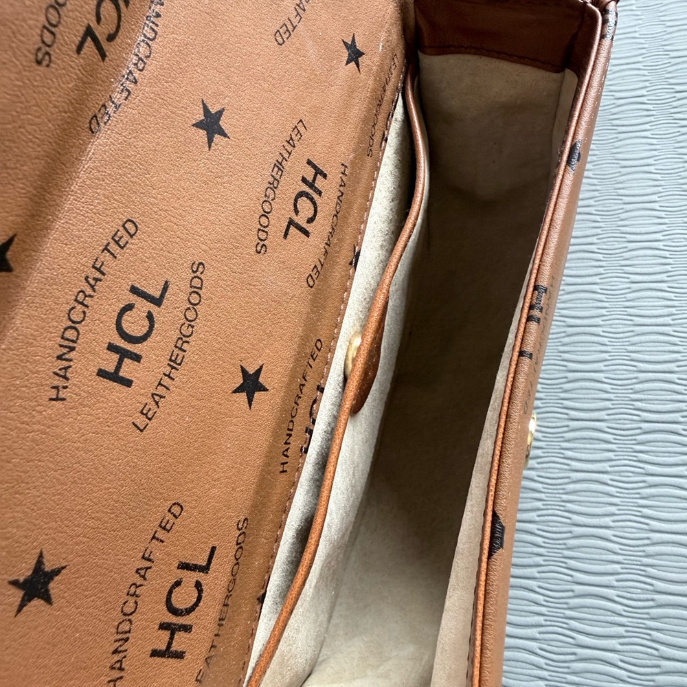 HCL Tan Crossbody Bag with Gold Plaque Detail - Picture 6 of 6